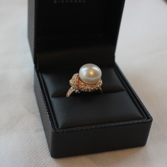 Gold Ring with Pearl and Stone Clusters - Picture 2 of 3